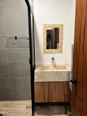 Un baño de Torre Riviera el mar