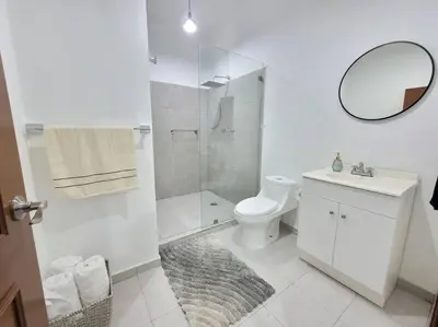 Un baño de Casa MORA Tequesquitengo