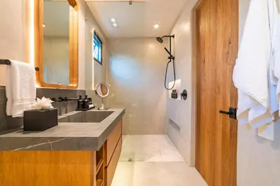 Un baño de 3021 - La Montosa