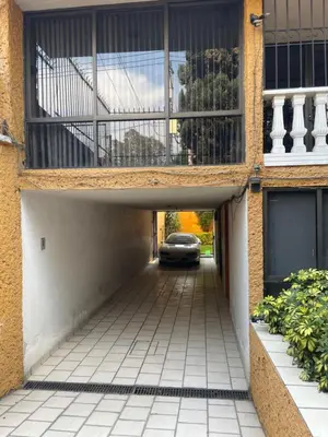 Edificio en el que se encuentra la habitación en casa particular