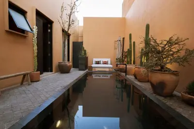 Una televisión o centro de entretenimiento en Macondo Arte Oaxaca