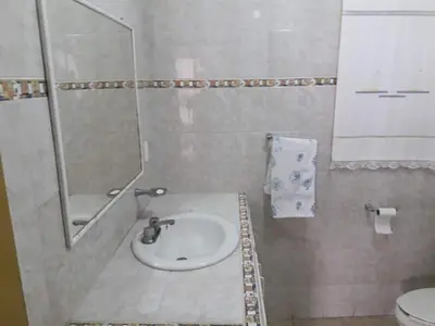 Un baño de Foro sol autódromo aeropuerto