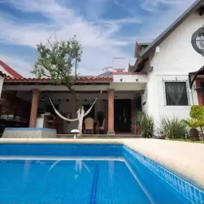 Linda casa céntrica c/alberca y jacuzzi