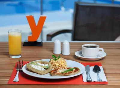Comida en o cerca de este hotel