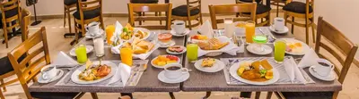 Comida en o cerca de este hotel