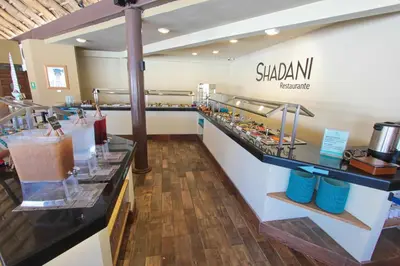 Comida en o cerca de este hotel