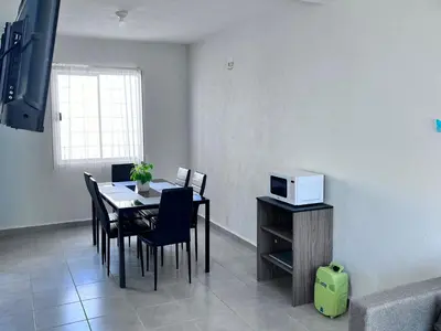Una televisión o centro de entretenimiento en Casa en Acapulco diamante WIFI, Clima, Alberca