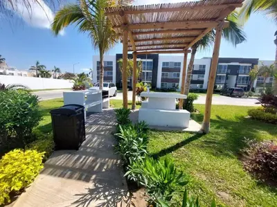 Jardín al aire libre en Departamento Boutique con Club de Playa y 7 Albercas Diferentes
