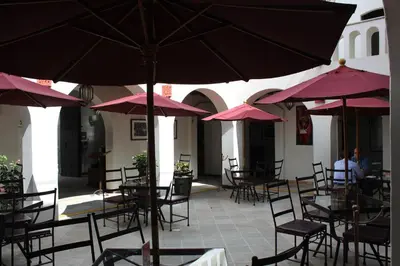 Un restaurante o sitio para comer en Hotel Casa Conzatti