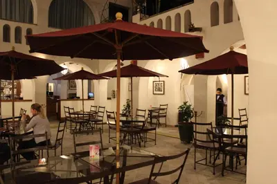 Un restaurante o sitio para comer en Hotel Casa Conzatti