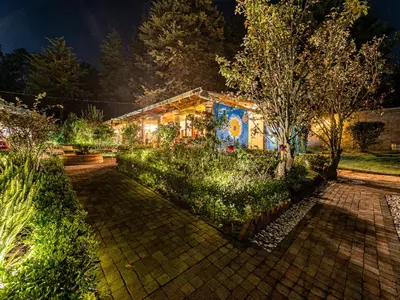 Jardín al aire libre en Cabañas Elsa María, Cabañas para Hospedaje con Alberca y Jardín de Eventos