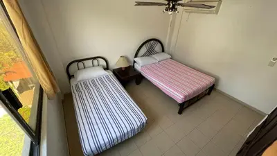 Cama o camas de una habitación en Costera, depa hasta 9 personas con vista al mar, alberca, terraza y aire acondicionado