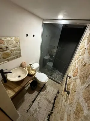 Un baño de Airam, Holistic Boutique Hotel