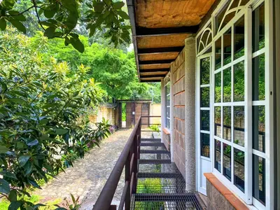 Jardín al aire libre en Casa Encino con alberca climatizada en Tepoztlán