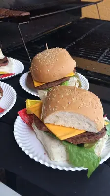 Comida en o cerca de este hotel