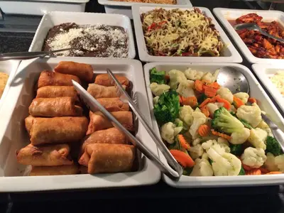Comida en o cerca de este hotel