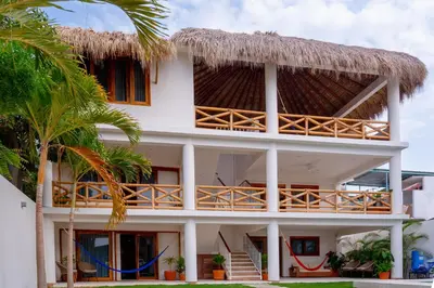 Un balcón o terraza de Casa Victoria Puerto Escondido Beach