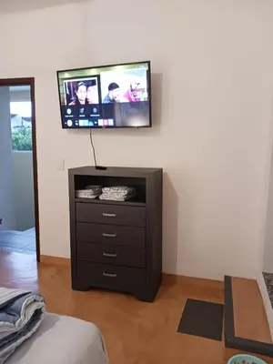 Una televisión o centro de entretenimiento en POSADA del MAR