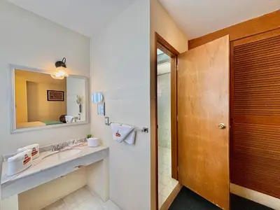 Un baño de Hotel Alifer