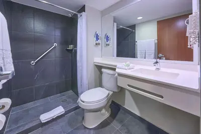 Un baño de City Express by Marriott Ciudad de México Plaza Central