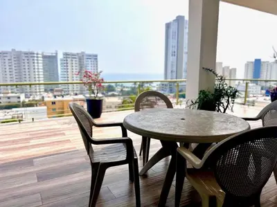 Un balcón o terraza de Moderna casa de 3 dormitorios con cama King size y vistas al horizonte de la piscina