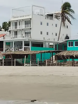 Edificio en el que se encuentra el hostal o pensión