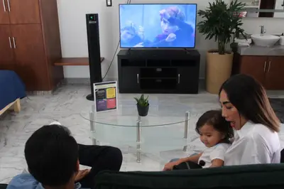 Una televisión o centro de entretenimiento en Suites Independencia Oaxaca