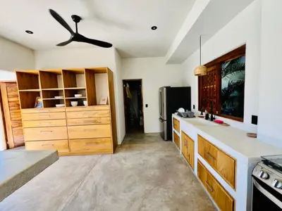 Una cocina o zona de cocina en Casa Jubilee Room 4/starlink