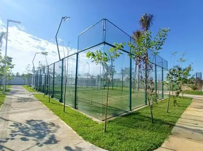 Instalaciones para jugar a tenis o squash en Increíble departamento Club de Playa canchas de pádel para 8 huéspedes o alrededores