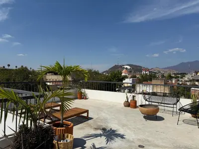 Vista general de una montaña o vista desde la habitación en casa particular