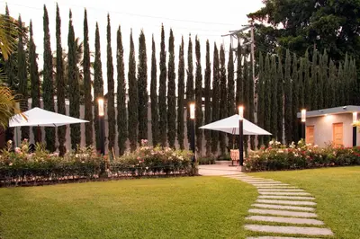 Jardín al aire libre en Xhiara Hotel