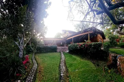 Jardín al aire libre en Casa Nora Malinalco huerto con alberca climatizada