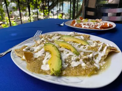 Comida en o cerca de este hotel