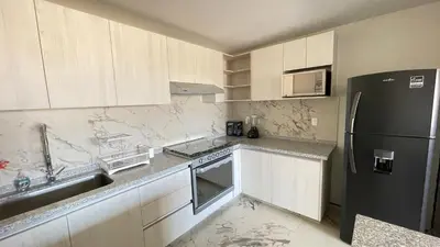 Una cocina o zona de cocina en nuevo cómodo y amplio departamento 2 albercas
