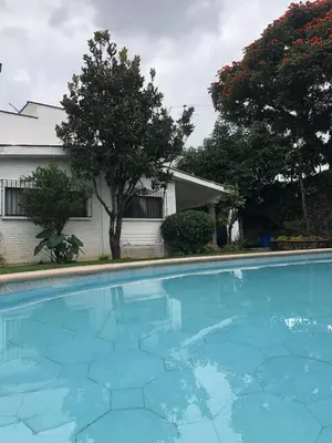 Piscina en o cerca de Casa antigua llena de vida, alberca en Cuernavaca