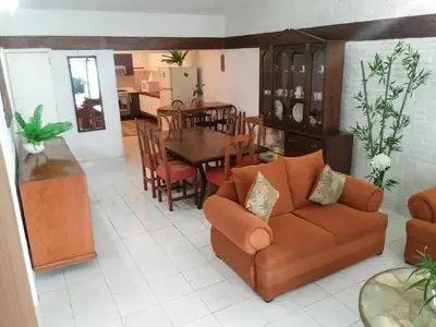 Zona de estar de Casa antigua llena de vida, alberca en Cuernavaca