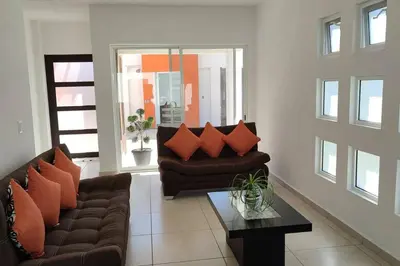 Zona de estar de CASA MYAA, casa para noche, día, fin de semana, semana y mes