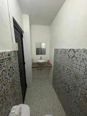 Un baño de Mini depa Cocoloft- a solo 1 cuadra de la playa