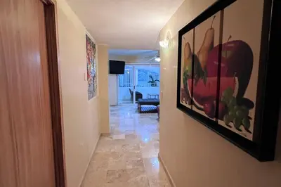 Una televisión o centro de entretenimiento en Espectacular departamento a pasos de costera