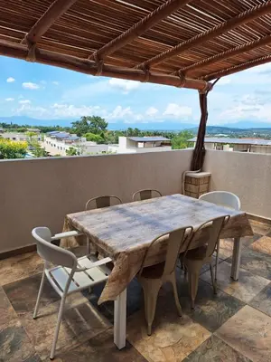 Un balcón o terraza de Cerca de Salones de Fiesta, con Alberca, AC e Internet