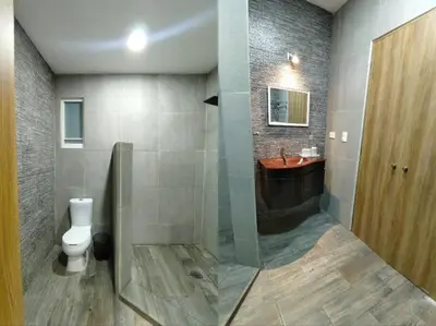 Un baño de Departamento Parque Finsa, nuevo con cancha de Padel cerca de Volkswagen