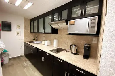 Una cocina o zona de cocina en Departamento Acapulco Diamante, torre Azteca Princess