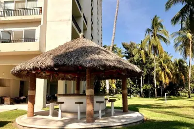 Jardín al aire libre en Departamento Acapulco Diamante, torre Azteca Princess
