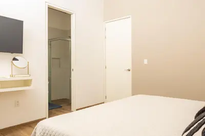 Cama o camas de una habitación en New Santa Fe Home Private Relaxation Realm