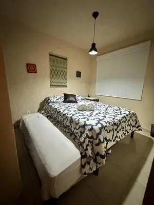 Cama o camas de una habitación en Departamento completo en Acapulco Diamante