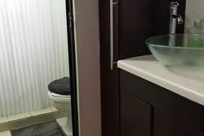 Un baño de Apartamento cerca del Aeropuerto