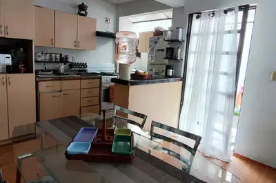 Una cocina o zona de cocina en Apartamento cerca del Aeropuerto