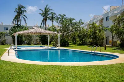 Piscina en o cerca de New Acapulco Retreat Garden Pool & Gym