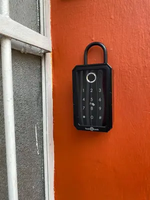 Plano de Departamento ampliio y centrico 2 habitaciones con balcon