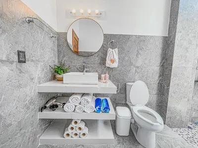 Un baño de Villa a 5 min a playa Zicatela con Alberca,Terraza y Starlink